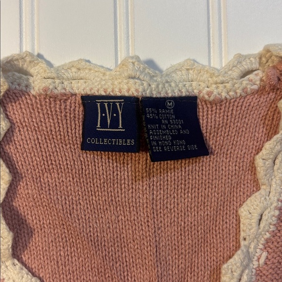 Vintage IVY Floral Embroidered Pink Knit Vest - Picture 2 of 5